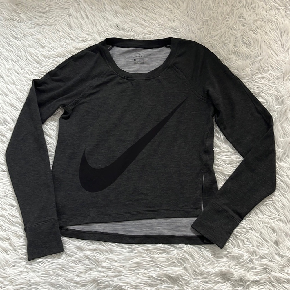 Nike Women’s Long sleeve dri-fit top in black size Small